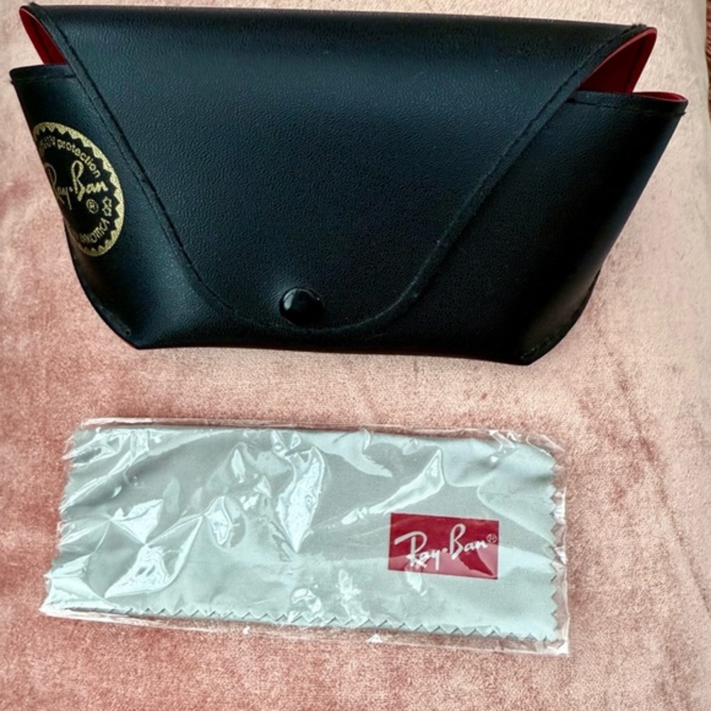 Ray Ban glasses case and cloth. ❤️NWOT